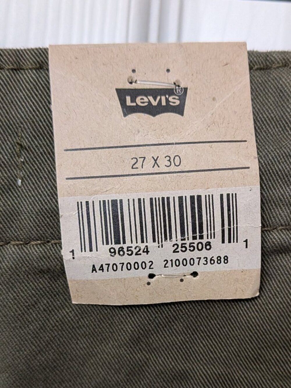 Levi's Women's Mid-Rise 94's Baggy Jeans Cargo in Army Green | 27x30 - Picture 8 of 9